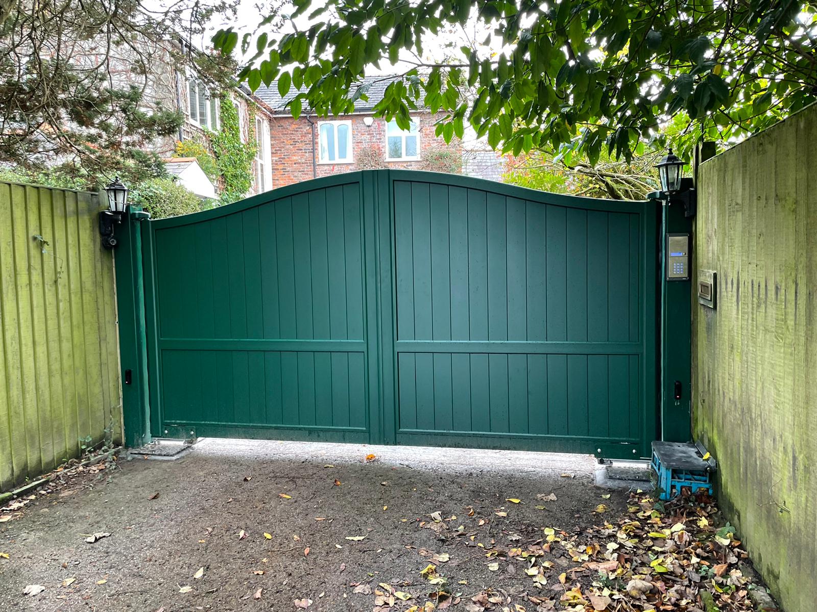 Aluminum driveway gates