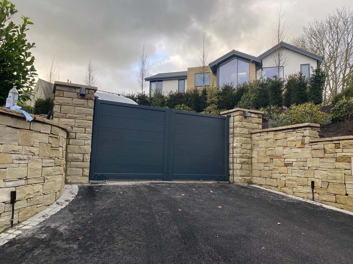 aluminium driveway gates in anthracite grey automated