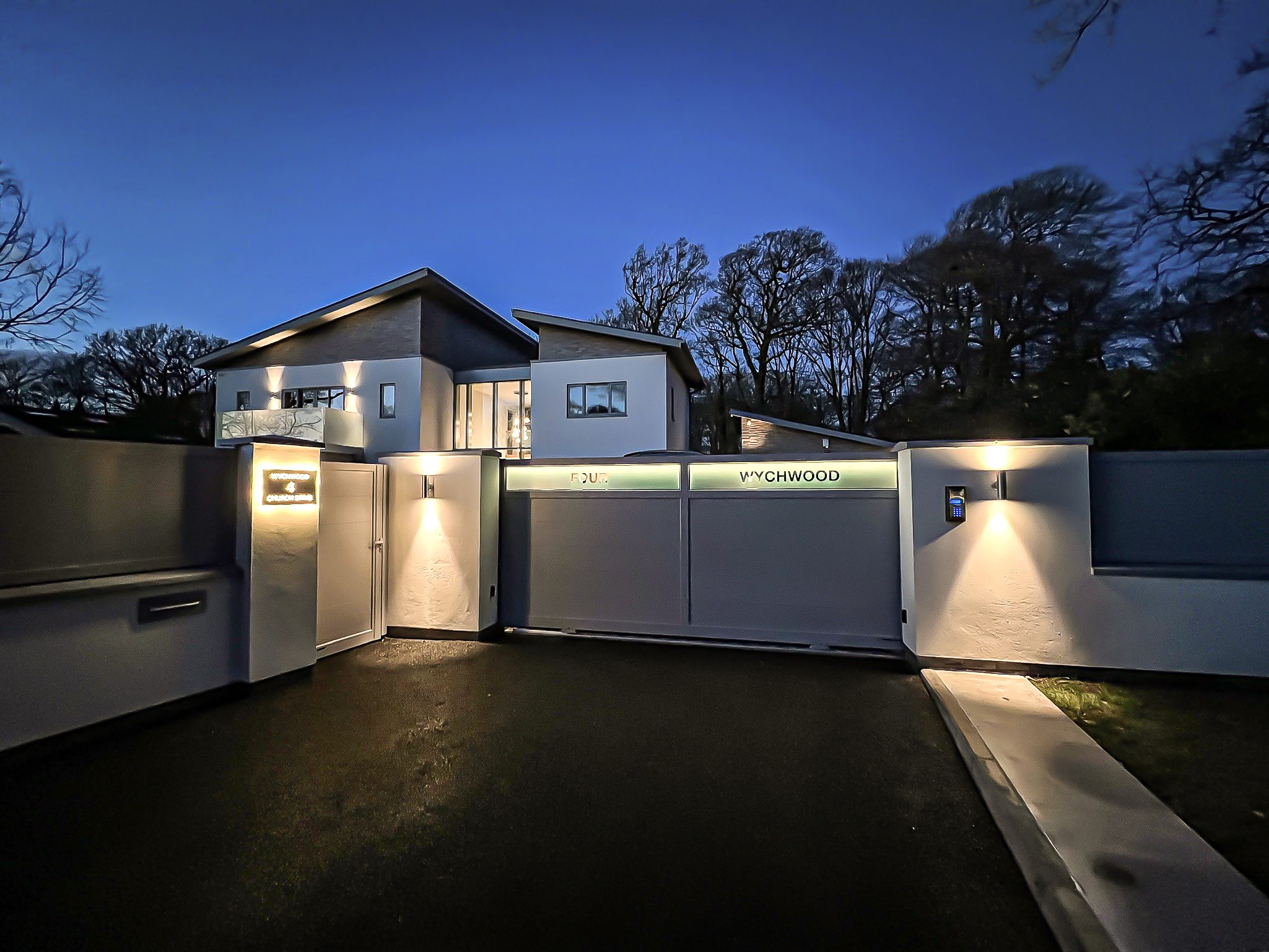 Luxury Aluminium Sliding Driveway gate with LED lighting