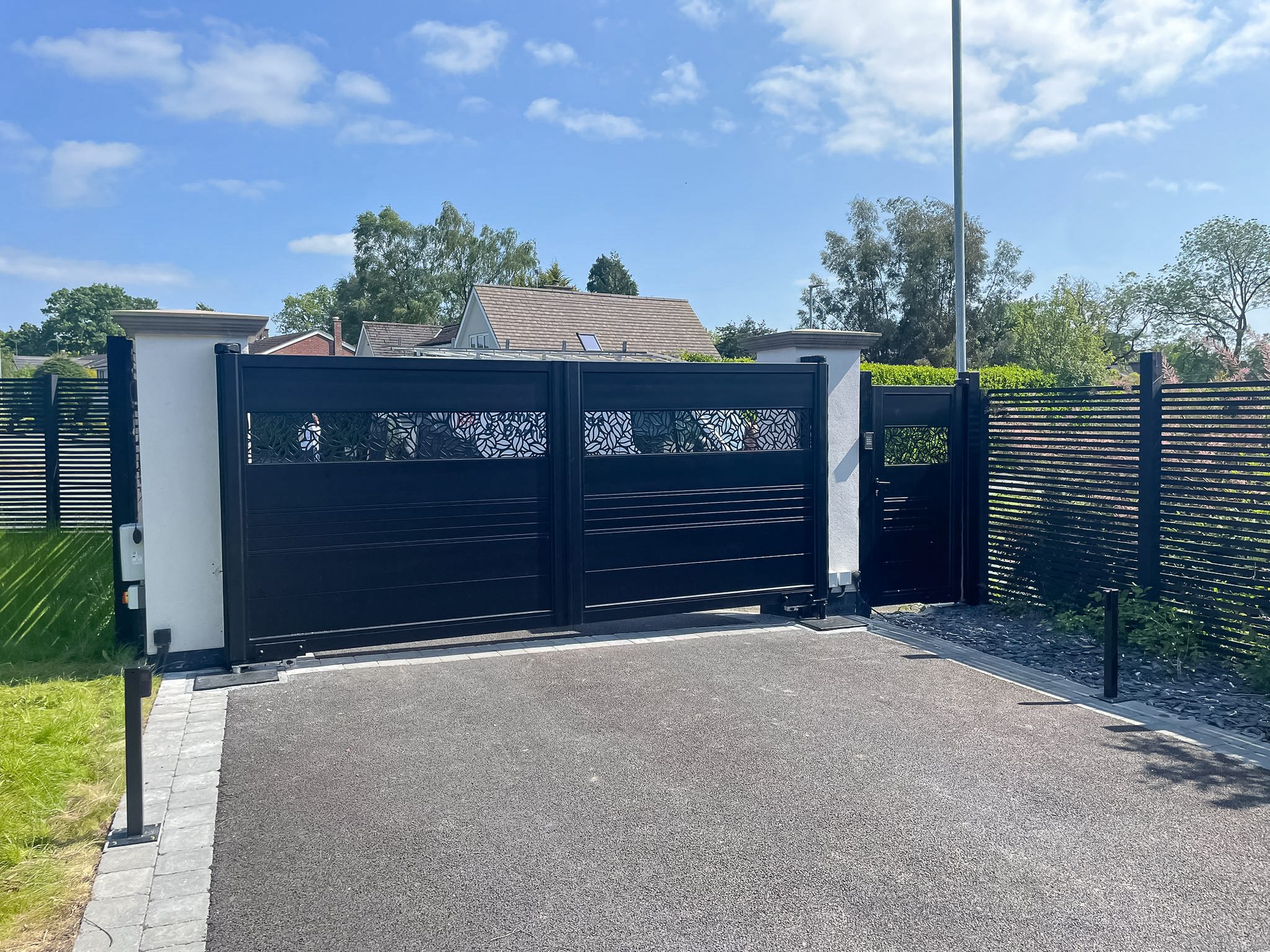 Laser Mezzo Aluminium Gates in Black