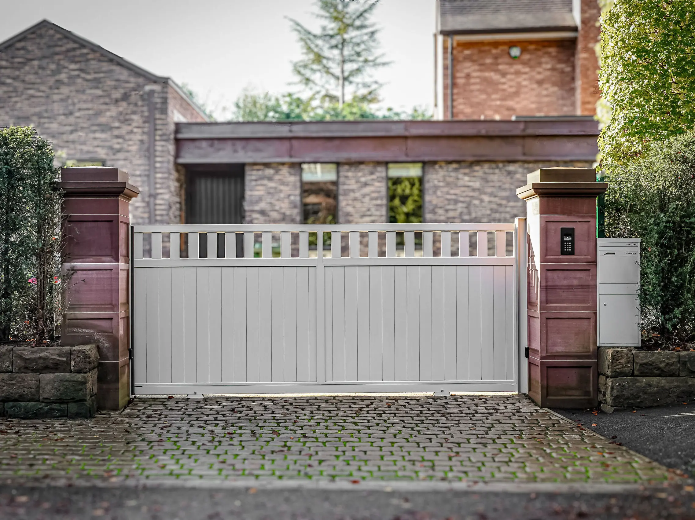 Aluminium Sliding Gate - White RAL 9010 - SERAM