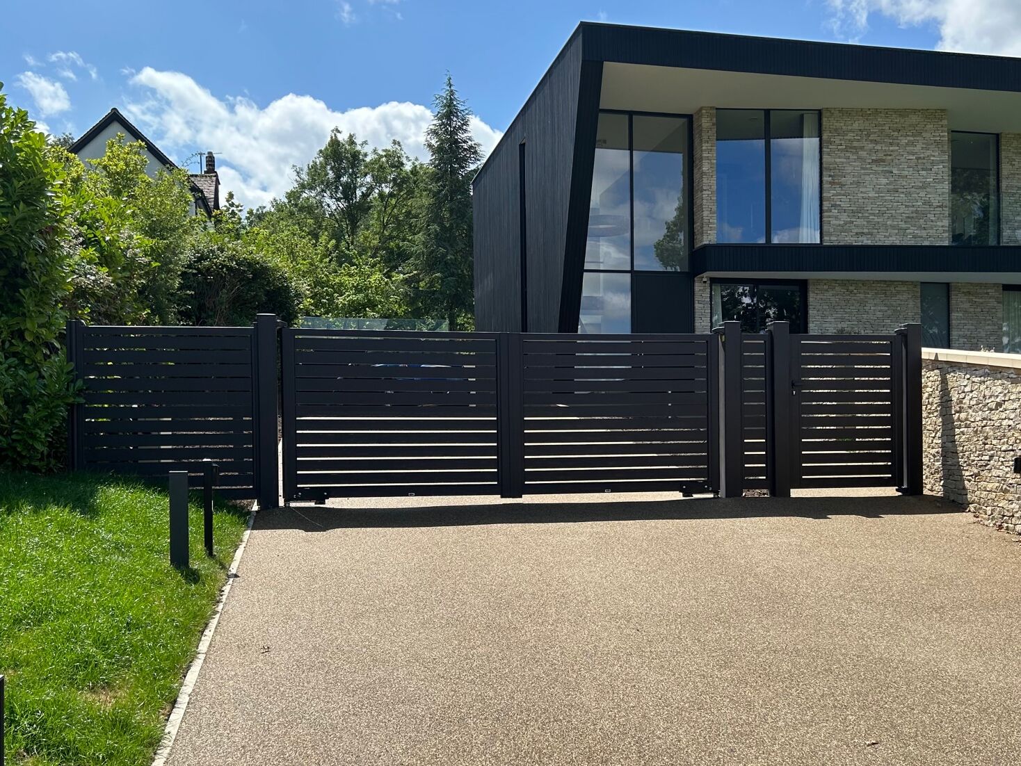 Open Slat Gates and Fencing - AVEA - Bronze Brown - Aluminium Gates